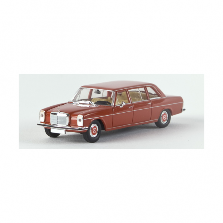 Mercedes 220 D Lang (W115), Röd