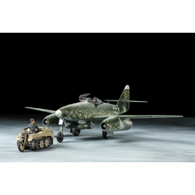Tamiya 25215, Messerschmitt Me262 A-2a w/Kettenkraftrad, kit scale 1/48