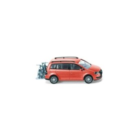 VW Touran lastad med cyklar, Röd - Wiking (H0)