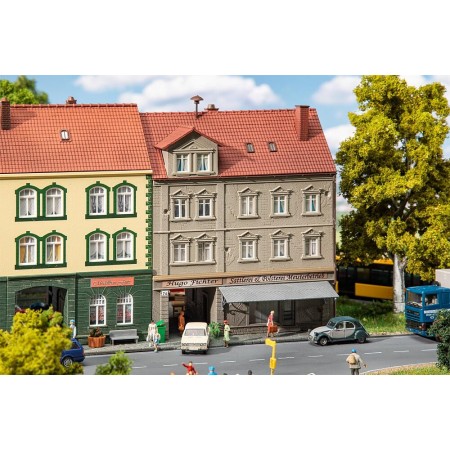 Faller 191786- Stadshus med sadelmakare, skala 