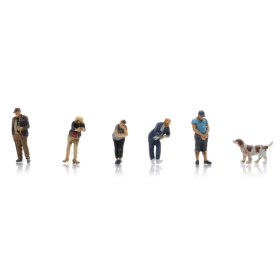 Figures at the bar Z Scale (1:220)