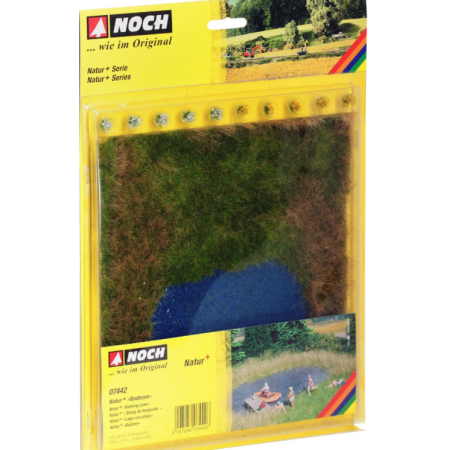 Grass field with lake  - Noch 07442