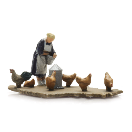 Farmer feeding chickens, Scale 1:87