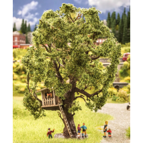 Tree with treehouse  - Noch 21765