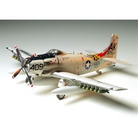 Tamiya 61058, Douglas A-1H Skyraider U.S.Navy, kit scale 1/48